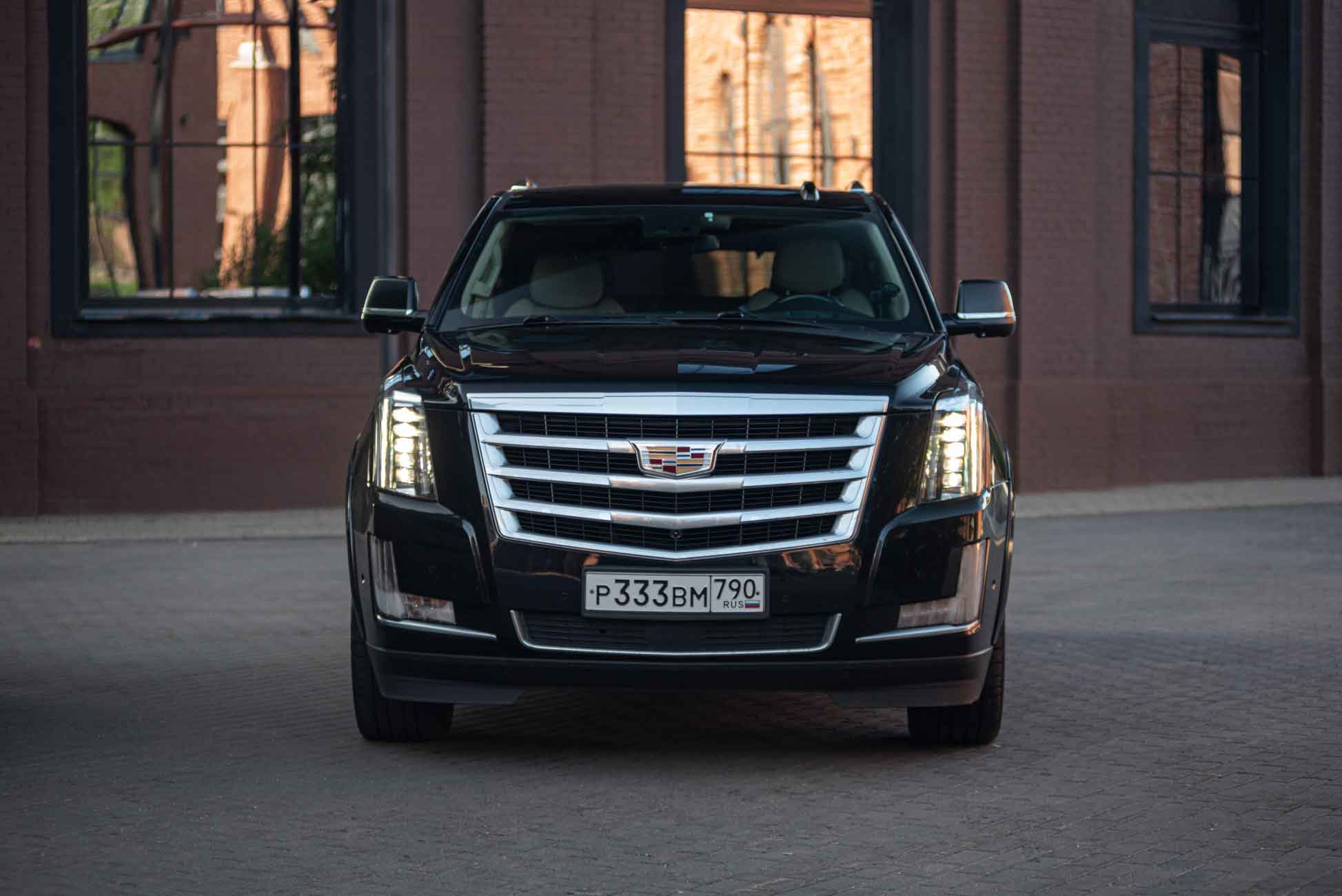 Аренда Cadillac Escalade с водителем в Москве | Carsforstars